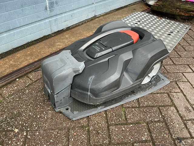 Husqvarna automower 420 robotmaaier - afbeelding 1 van  6