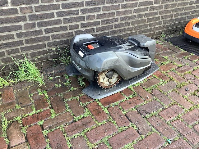 Husqvarna automower 550 robotmaaier - afbeelding 3 van  5