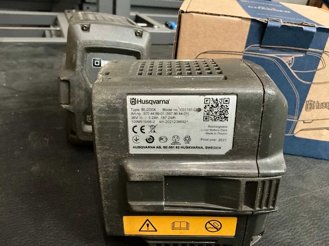 Husqvarna bl1200x accu en lader (3x) - afbeelding 3 van  4