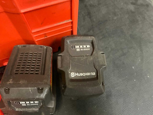 Husqvarna bl1200x accu en lader (3x) - afbeelding 3 van  5
