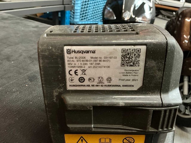 Husqvarna bl1200x accu en lader (3x) - afbeelding 4 van  5