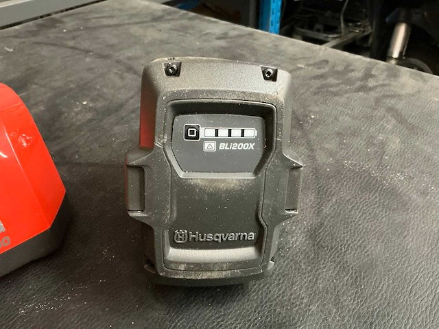 Husqvarna bl1200x accu en lader (3x) - afbeelding 3 van  4