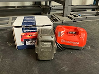 Husqvarna bli150x accu en lader (3x) - afbeelding 1 van  6