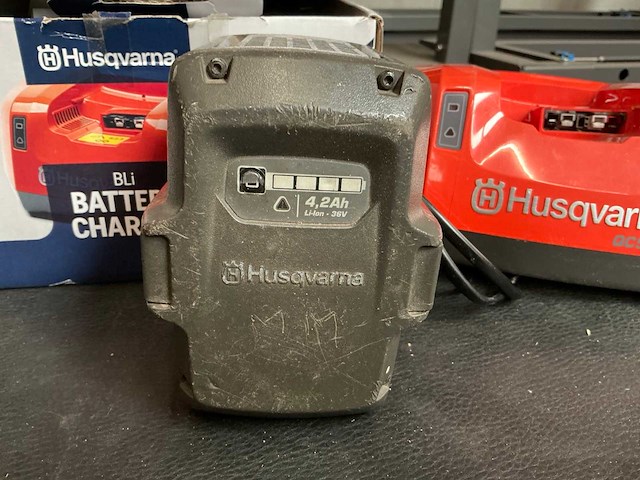 Husqvarna bli150x accu en lader (3x) - afbeelding 2 van  6