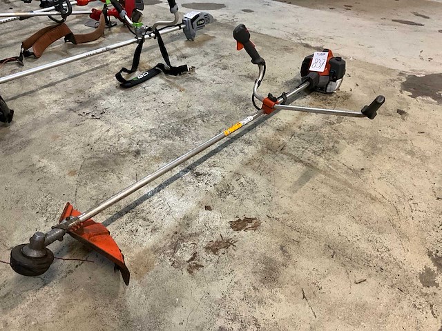 Husqvarna bosmaaier - afbeelding 1 van  5