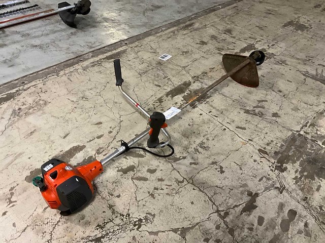 Husqvarna bosmaaier - afbeelding 3 van  5
