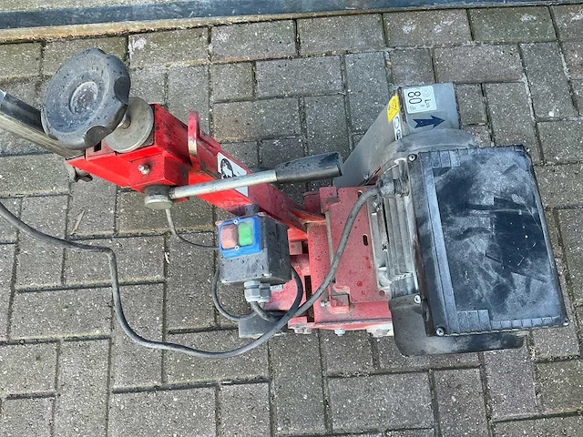 Husqvarna cg200 betonfreesmachine - afbeelding 9 van  10