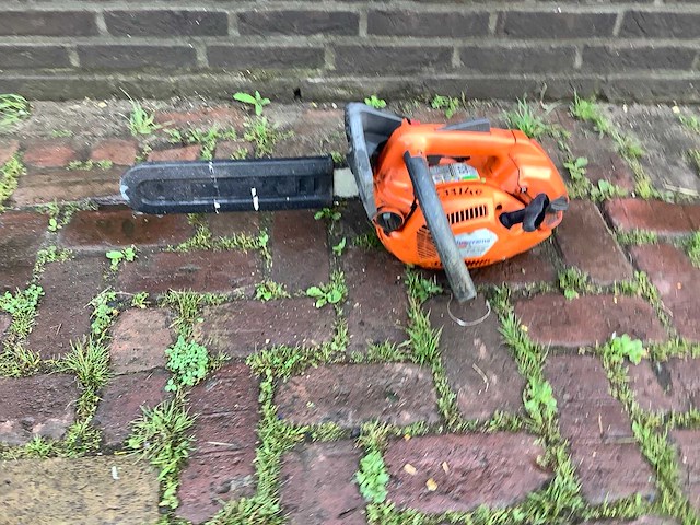 Husqvarna mt435 kettingzaag - afbeelding 2 van  3