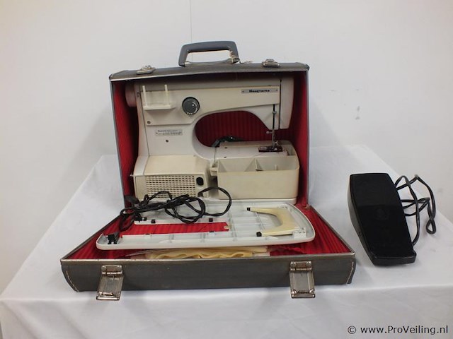 Husqvarna naaimachine - afbeelding 1 van  3
