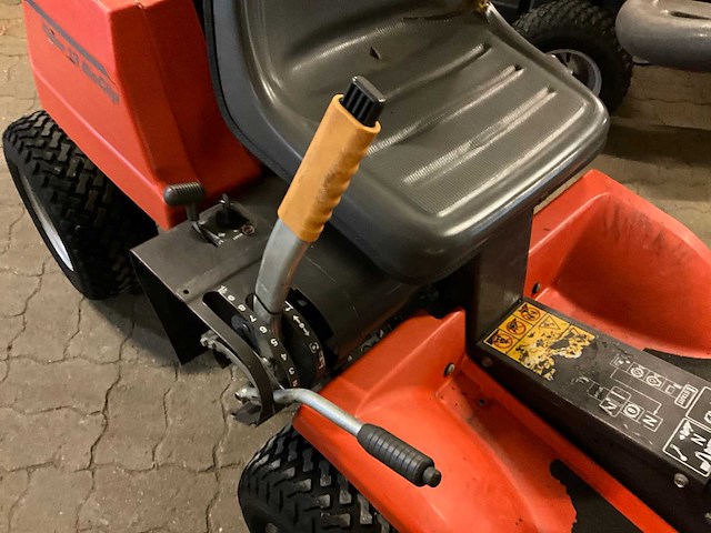 Husqvarna rider 13 zitmaaier - afbeelding 10 van  12