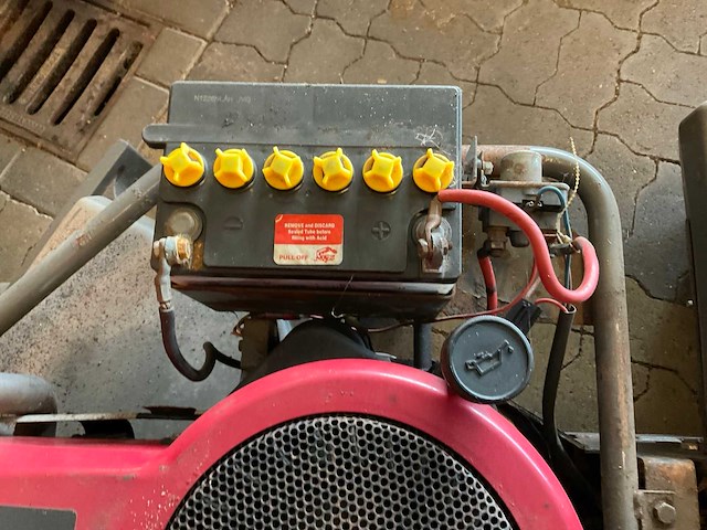 Husqvarna rider 16 zitmaaier - afbeelding 8 van  9