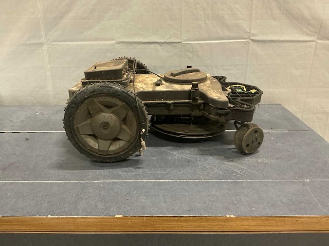 Husqvarna robotmaaier - afbeelding 1 van  6