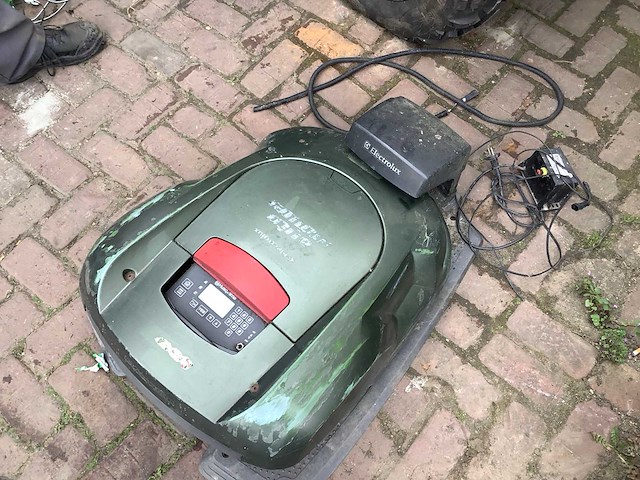 Husqvarna robotmaaier - afbeelding 1 van  3