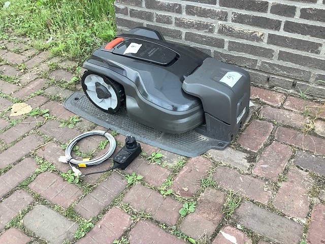 Husqvarna robotmaaier - afbeelding 1 van  8