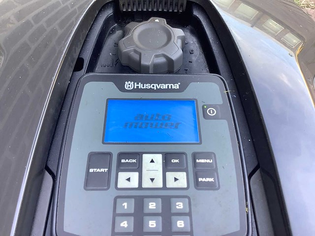 Husqvarna robotmaaier - afbeelding 6 van  8