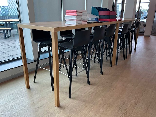 "hussl" bartafel met 6 "z-edities" stoelen (2x) - afbeelding 1 van  5