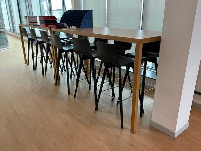 "hussl" bartafel met 6 "z-edities" stoelen (2x) - afbeelding 2 van  5
