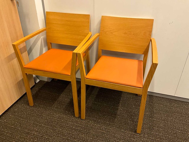 Hussl-ontwerptafels en stoelen - afbeelding 3 van  6