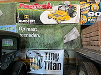 Hustler zero turn reclame banners (3x) - afbeelding 1 van  5
