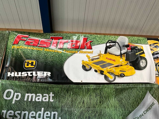 Hustler zero turn reclame banners (3x) - afbeelding 2 van  5