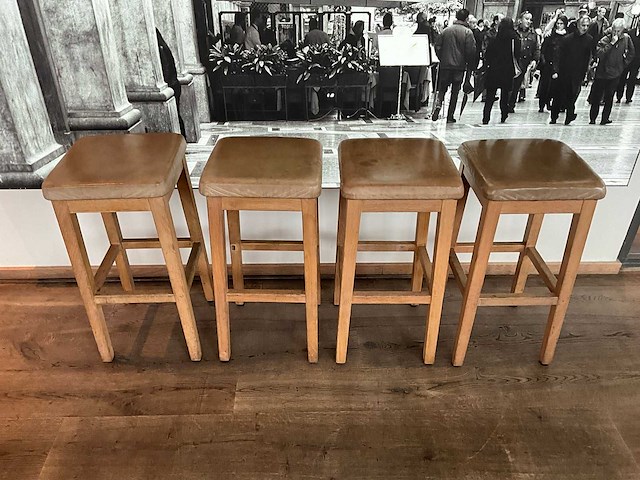 Hutten - barkruk (4x) - afbeelding 1 van  4