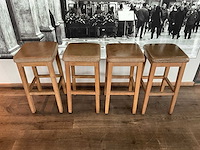 Hutten - barkruk (4x) - afbeelding 1 van  4