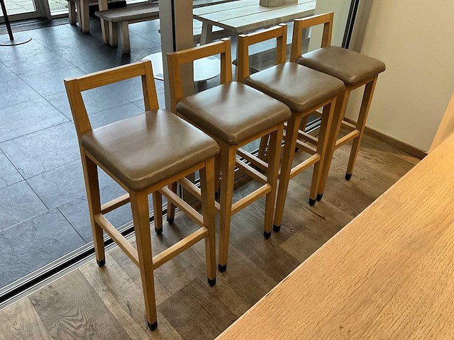 Hutten - barkruk met rugleuning (4x) - afbeelding 1 van  4