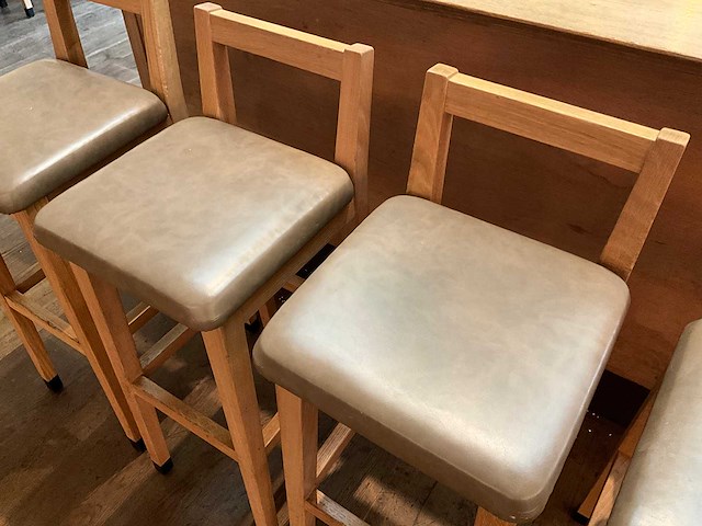 Hutten - barkruk met rugleuning (4x) - afbeelding 3 van  5