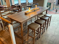 Hutten - bartafel met 2 banken en 4 barkrukken - afbeelding 1 van  7