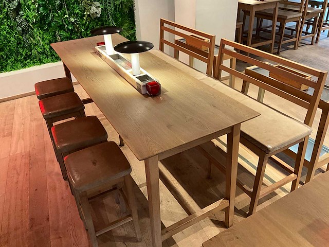 Hutten - bartafel met 2 banken en 4 barkrukken - afbeelding 1 van  10