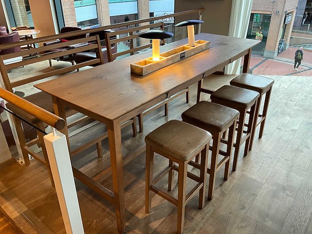 Hutten - bartafel met 2 banken en 4 barkrukken - afbeelding 1 van  9