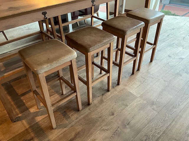 Hutten - bartafel met 2 banken en 4 barkrukken - afbeelding 3 van  9