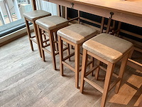 Hutten - bartafel met 2 banken en 4 barkrukken - afbeelding 4 van  7