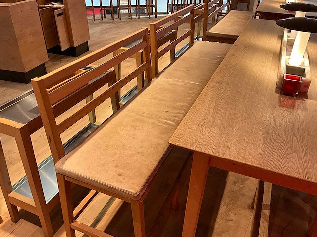 Hutten - bartafel met 2 banken en 4 barkrukken - afbeelding 5 van  7