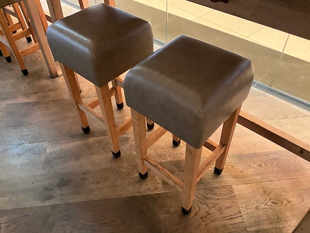 Hutten - bartafel met 2 barkrukken - afbeelding 2 van  4