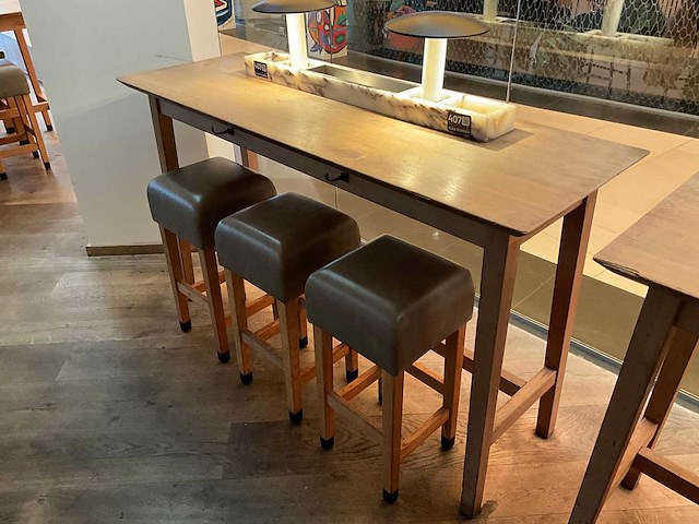 Hutten - bartafel met 3 barkrukken - afbeelding 1 van  4