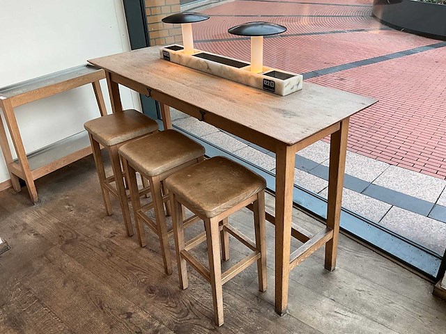 Hutten - bartafel met 3 barkrukken - afbeelding 1 van  5