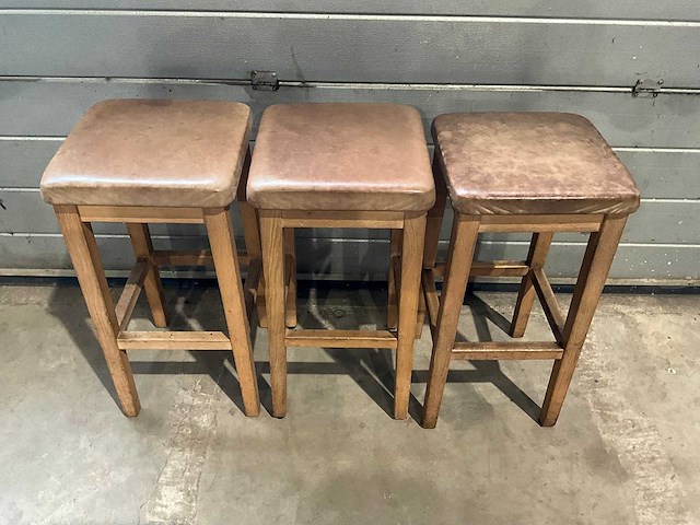 Hutten - bartafel met 3 barkrukken - afbeelding 4 van  5