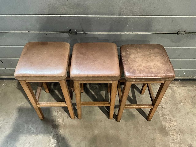 Hutten - bartafel met 3 barkrukken - afbeelding 5 van  5