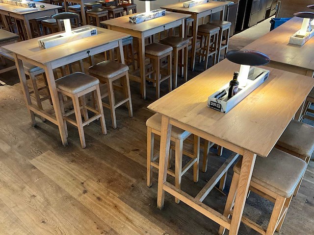 Hutten - bartafel met 4 barkrukken (2x) - afbeelding 1 van  8