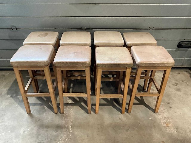 Hutten - bartafel met 4 barkrukken (2x) - afbeelding 7 van  8