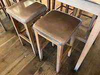 Hutten - bartafel met 4 barkrukken (2x) - afbeelding 7 van  8