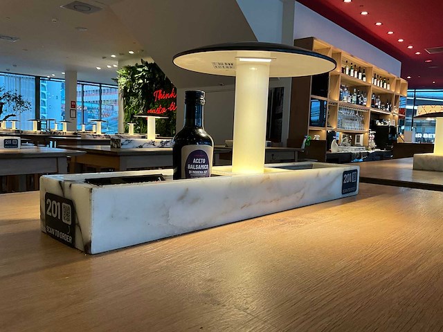 Hutten - bartafel met 4 barkrukken (2x) - afbeelding 5 van  8