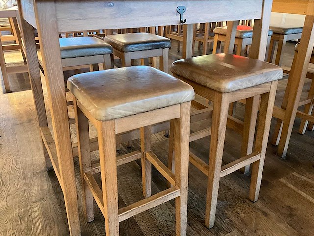 Hutten - bartafel met 4 barkrukken (2x) - afbeelding 6 van  8
