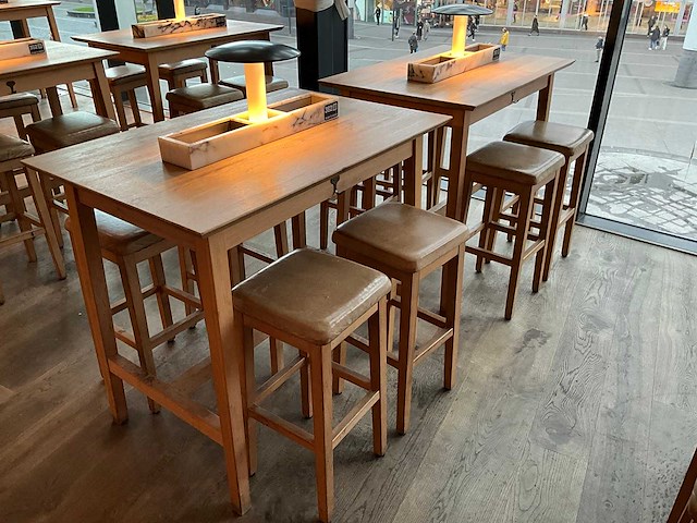 Hutten - bartafel met 4 barkrukken (2x) - afbeelding 1 van  8