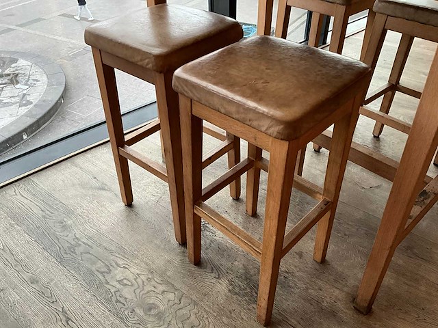 Hutten - bartafel met 4 barkrukken (2x) - afbeelding 5 van  8