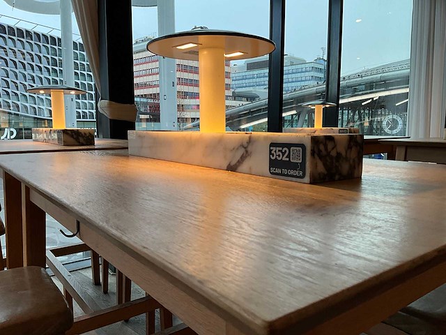 Hutten - bartafel met 4 barkrukken - afbeelding 2 van  4