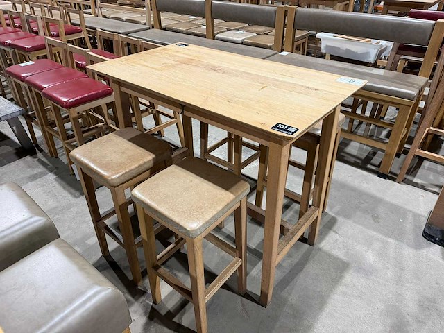 Hutten - bartafel met 4 barkrukken - afbeelding 2 van  4