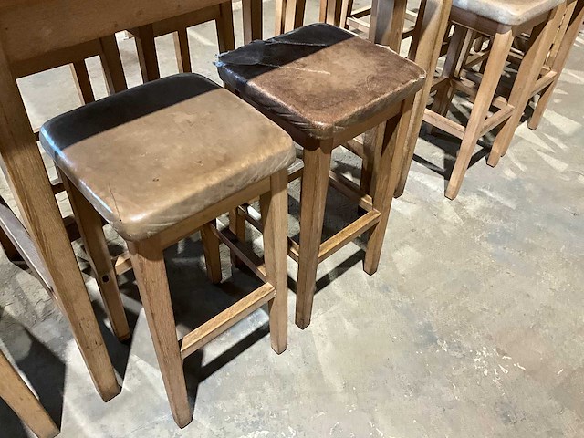 Hutten - bartafel met 4 barkrukken - afbeelding 2 van  5