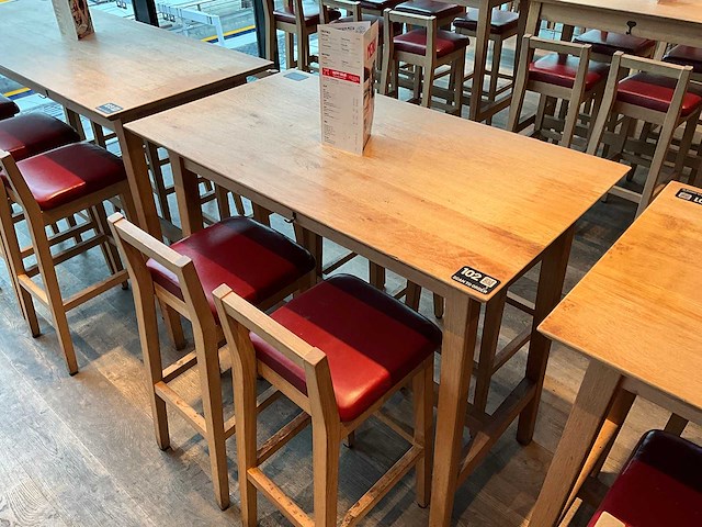 Hutten - bartafel met 4 barkrukken - afbeelding 1 van  4